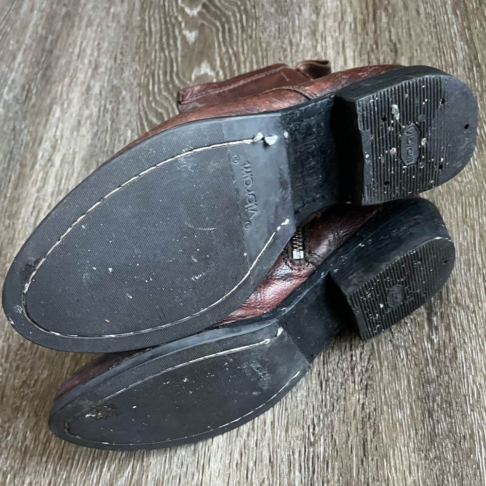 Frye size 6 1/2  Carson boot - Picture 5 of 10